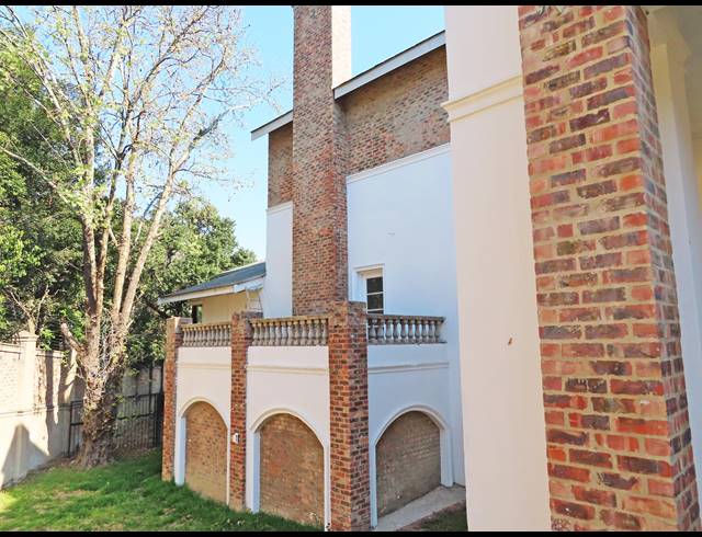 7 BEDROOM HOUSE FOR SALE IN BRYANSTON